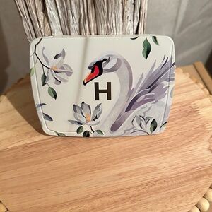 Limited Edition Hourglass Compact Palette with Swan Artwork -